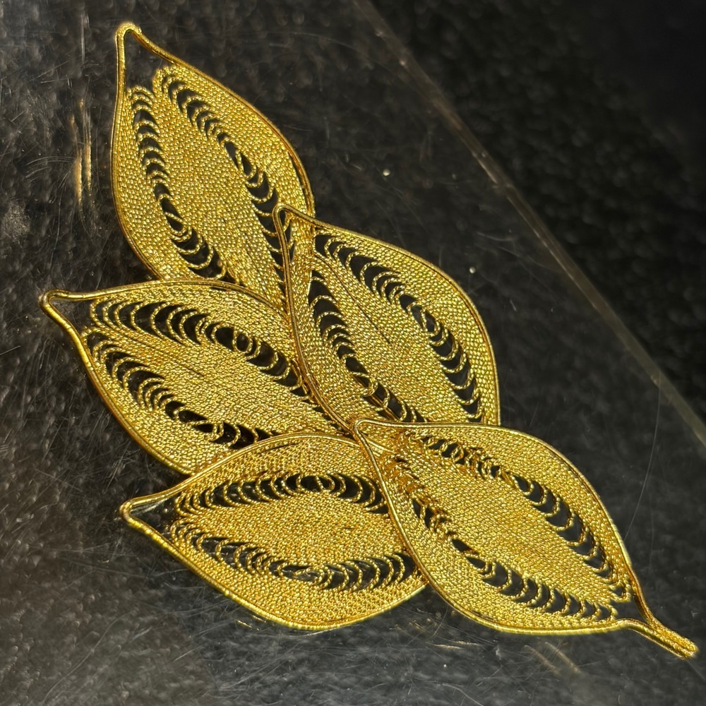 Vintage Gold Tone Filigree Five Leaf Cluster Brooch Pin Mid Century Botanical